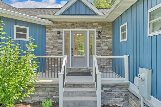 Building Photo - 3202 Mathews Ln