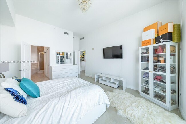 Building Photo - 7900 Harbor Island Dr