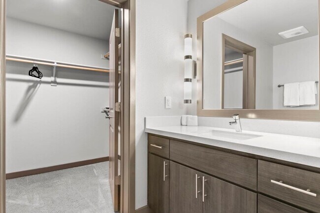 Building Photo - 390 N 2nd Ave