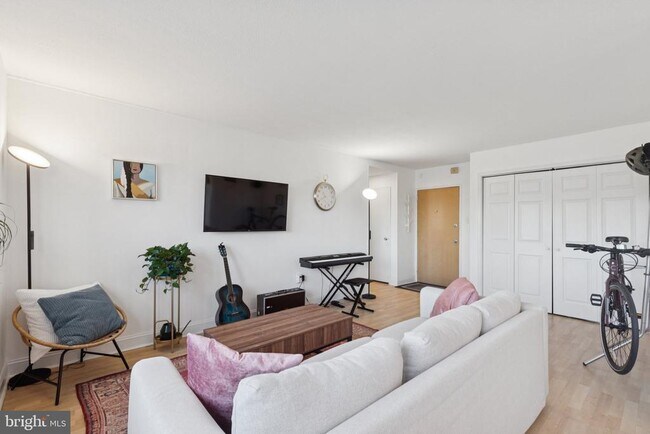 Building Photo - 2101 Chestnut St