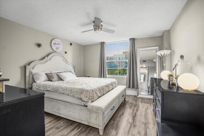 Building Photo - 520 SE 5 Ave