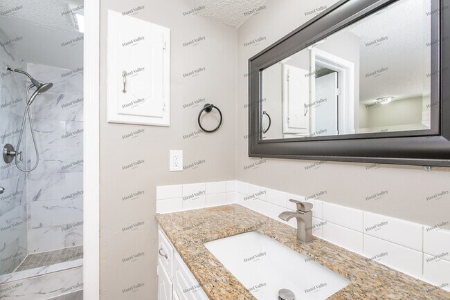 Building Photo - 11320 Bel Air Pl