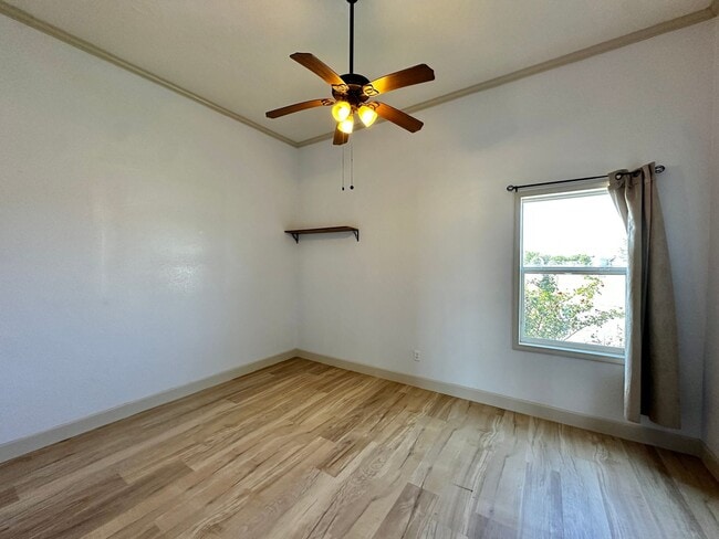 Building Photo - Barndominium in the Country!