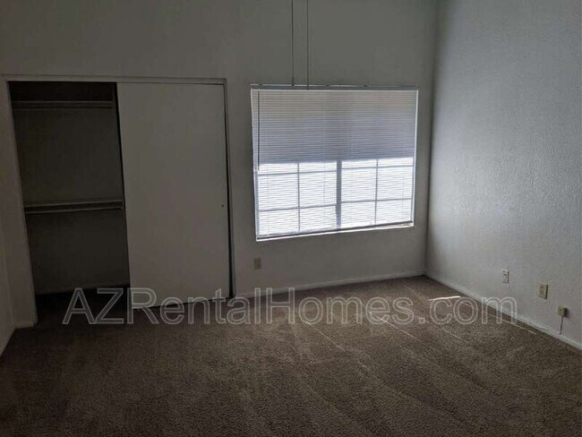 Building Photo - 819 N College Ave