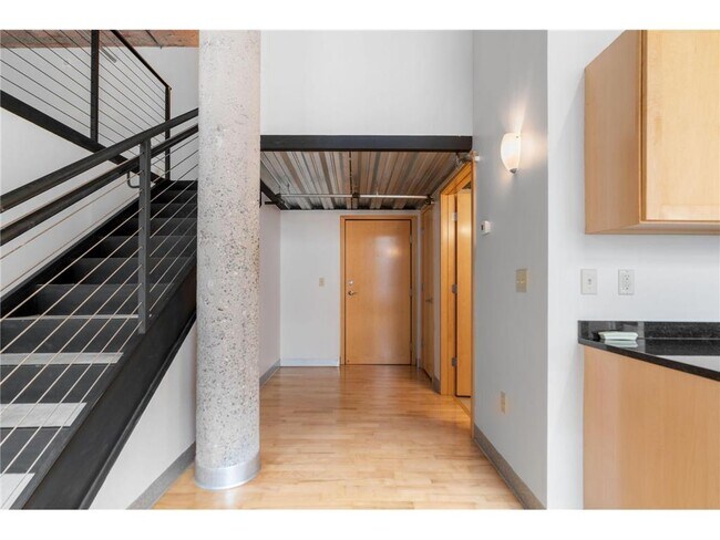 Building Photo - 521 S 7th St