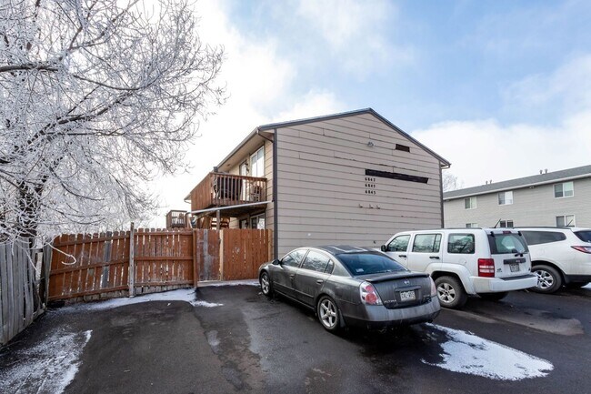 Building Photo - Fourplex in great central location!