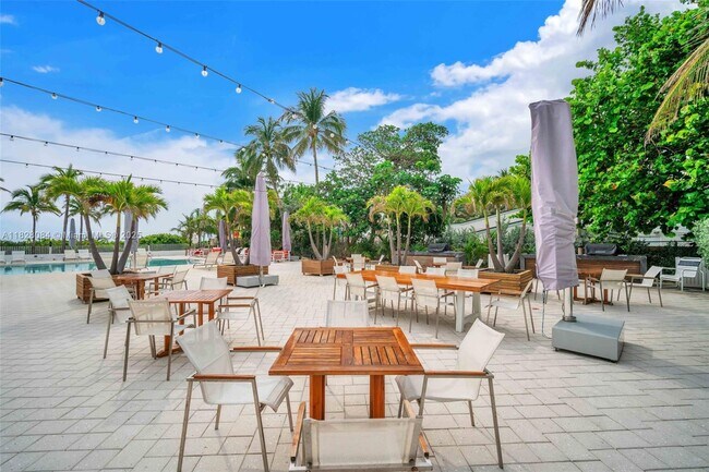 Building Photo - 611 Ocean Dr