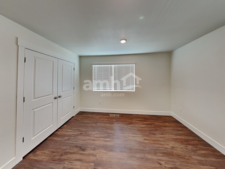 Building Photo - 818 S Oak St