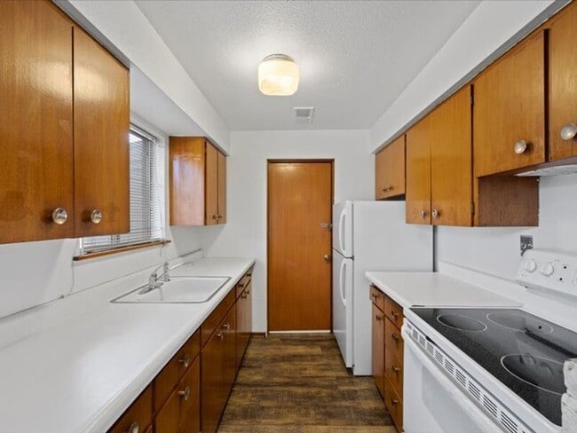 Building Photo - 2620 W Clearwater