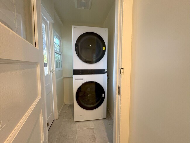 Building Photo - Cozy Cottage in Palo Alto – Fully Renovated