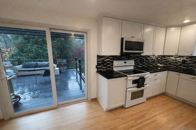 Building Photo - 5Bd/2.25Ba Bellevue House