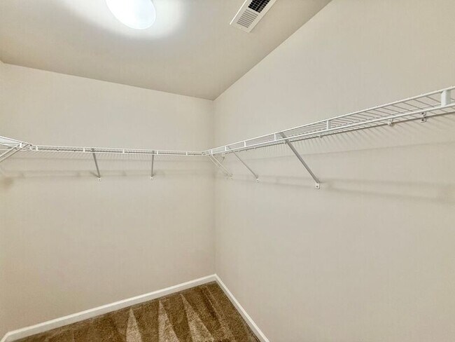 Building Photo - 113 Cross Country Way