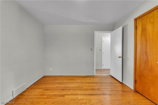 Building Photo - 77 Solon Rd
