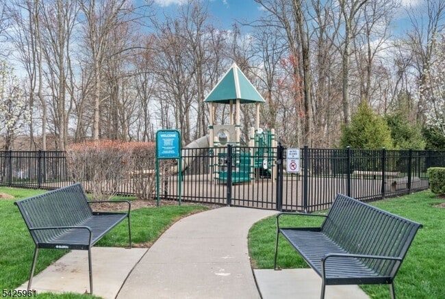 Building Photo - 63 Autumn Way