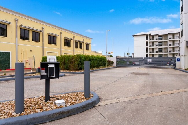 Building Photo - 15260 TX-105