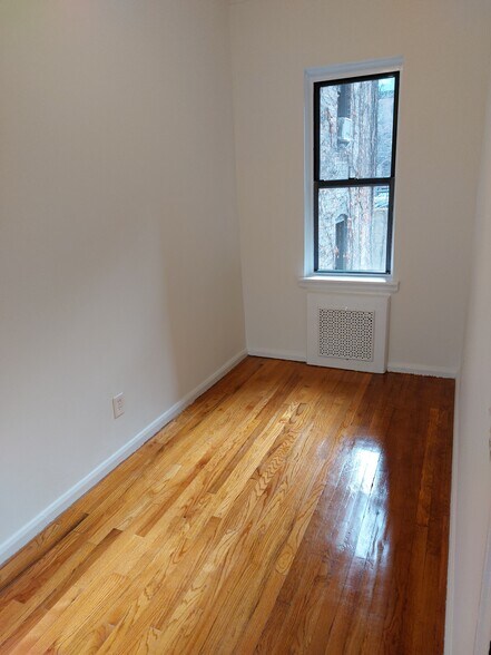 Bedroom - 156 W 95th St