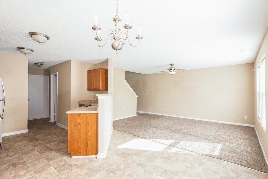 Building Photo - 834 Littleton Dr