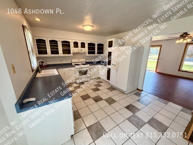 Building Photo - 1048 Ashdown Pl