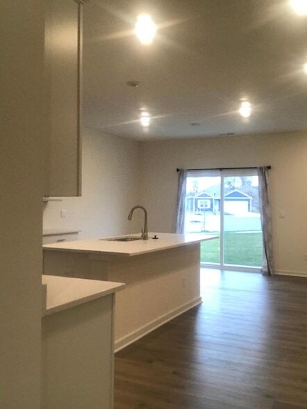 Building Photo - 467 Garnet Rnch Dr