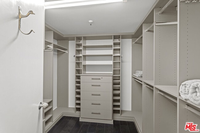 Building Photo - 10445 Wilshire Blvd