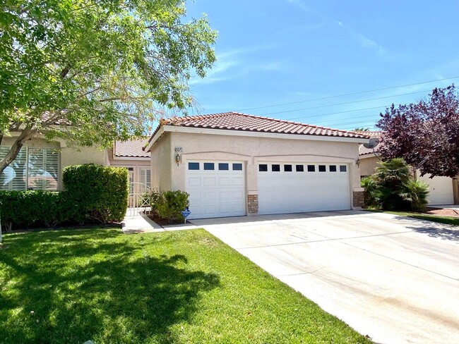 Building Photo - Furnished 4 Bedroom Pool Home - 6 month lease