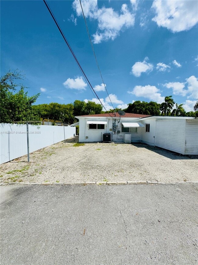 Building Photo - 1747 NE 169th St