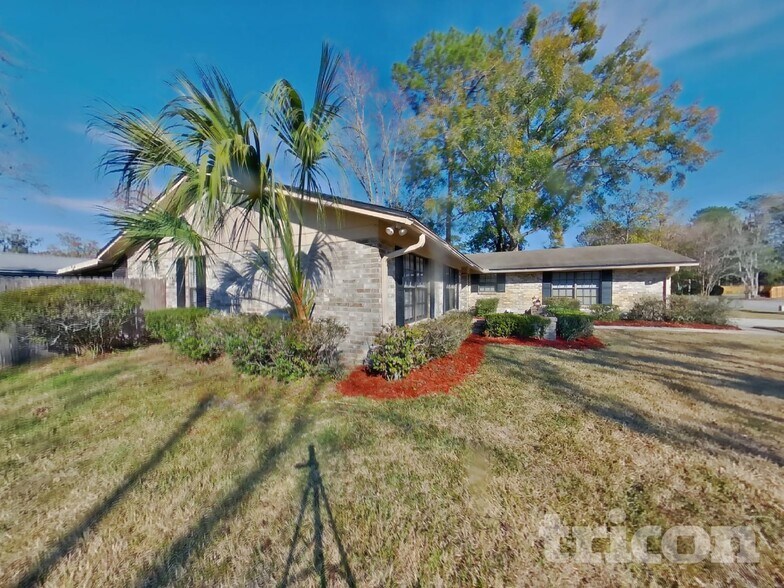 Building Photo - 1734 Alder Dr