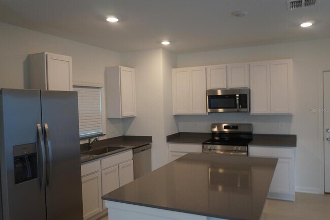 Building Photo - 7352 Summer Ivy Aly