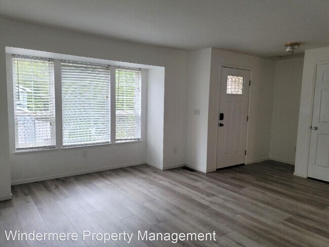 Building Photo - 3 br, 2.5 bath House - 943 NE Winston Drive