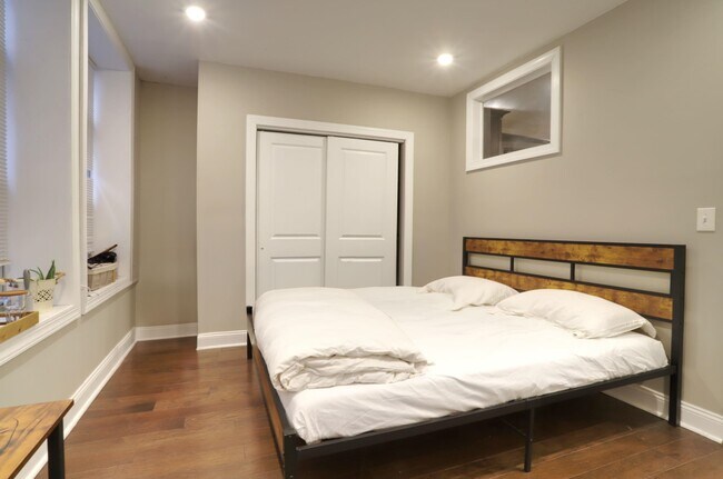 Building Photo - 2866 John F. Kennedy Blvd