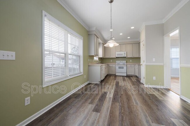 Building Photo - 303 Whitney Ln