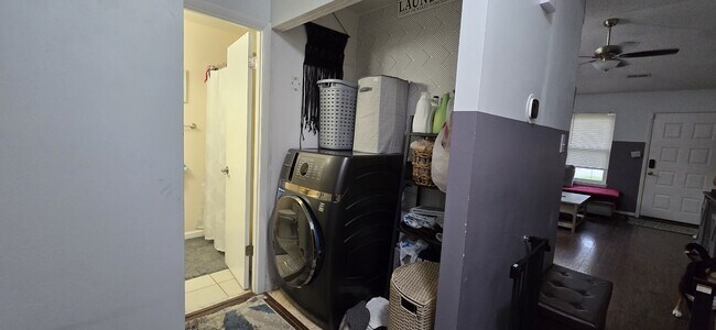 Building Photo - 1261 Eaglewood Dr