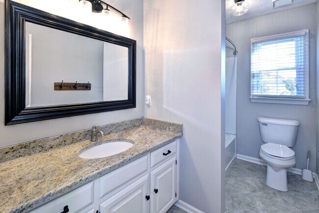 Building Photo - Lovely Home in Seaford