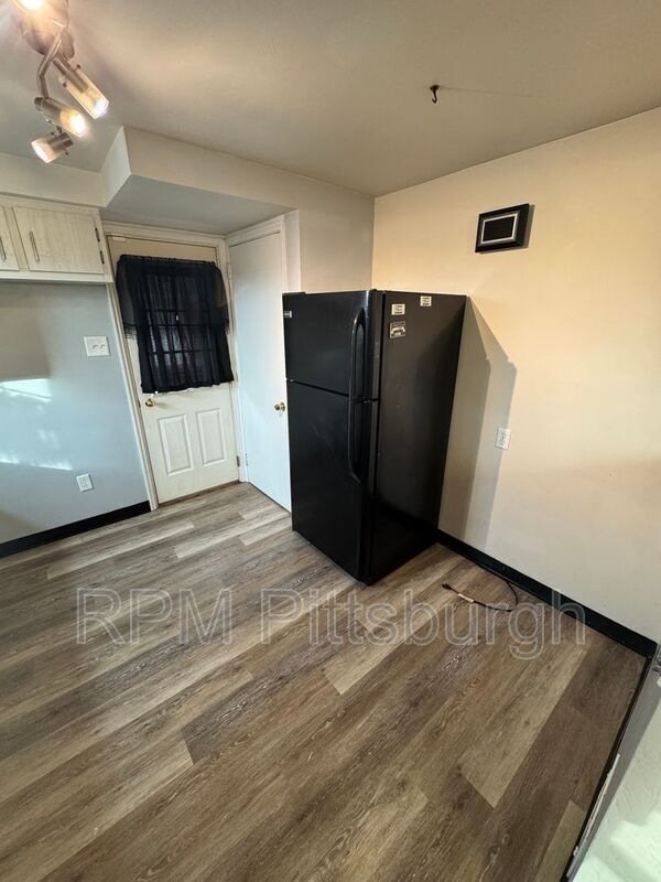 Building Photo - 2108 Lucina Ave