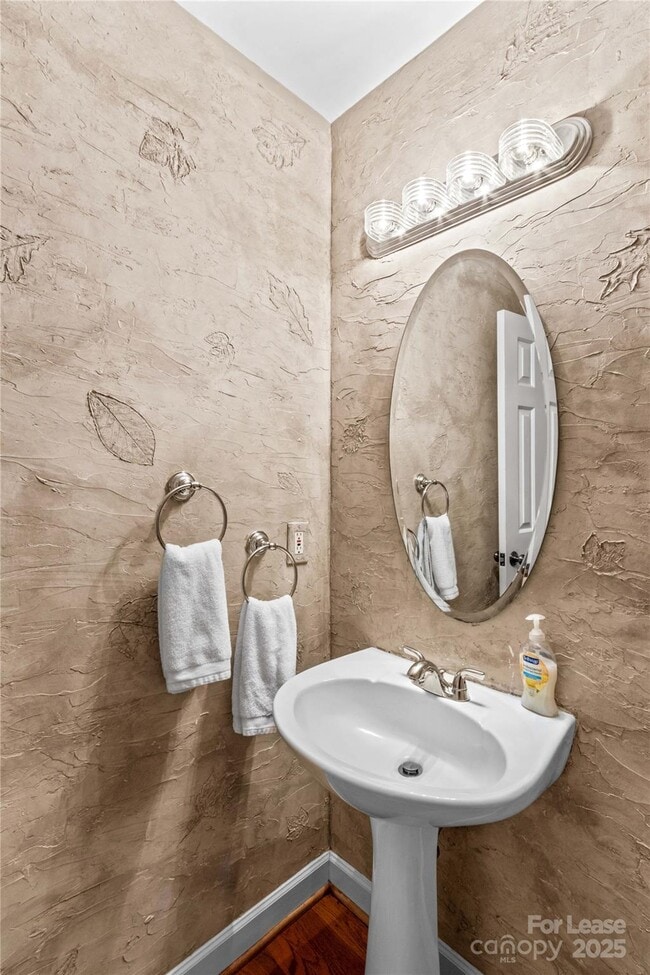 Building Photo - 709 Normandy Rd