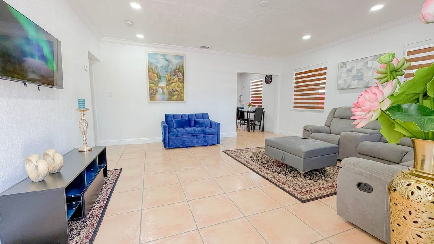 Building Photo - 340 Tamiami Canal Rd