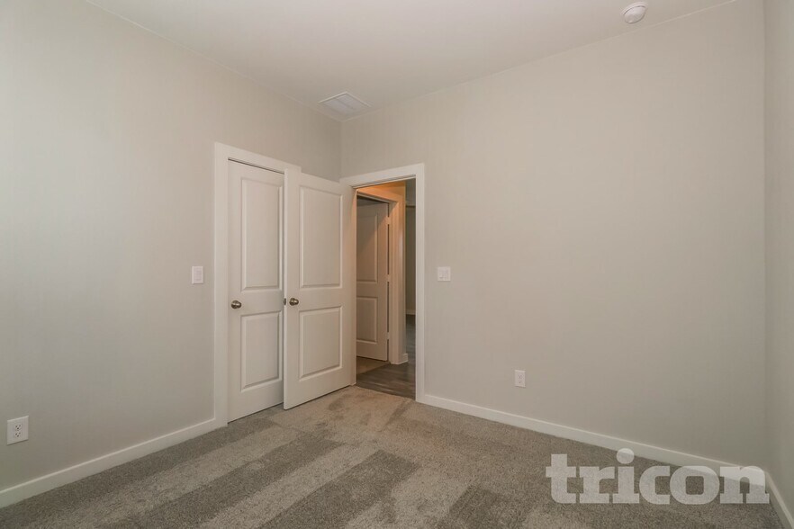 Building Photo - 445 Raglands Rd