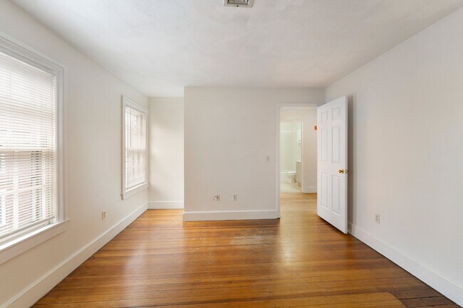 Building Photo - 71 Benefit St