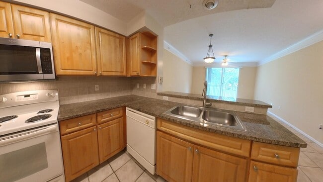 Building Photo - 2056 Alta Meadows Ln