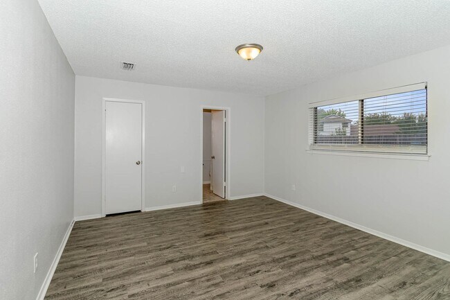Building Photo - Single-Story Gem with Vaulted Ceilings and...
