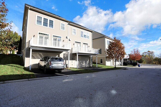 Building Photo - 8638 Westford Rd