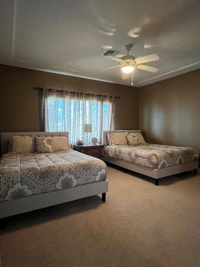 Building Photo - WINTER VACATION RENTAL - 3 Bedroom/3 Bath Condo