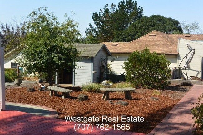 Building Photo - 3 Bed/2 Bath Single Level Country Home with Ample Storage and Gardening Assistance
