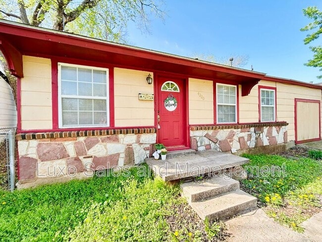 Building Photo - 4220 SE 25th St
