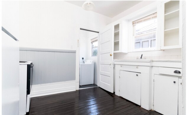 Building Photo - 208 E Arsenal St