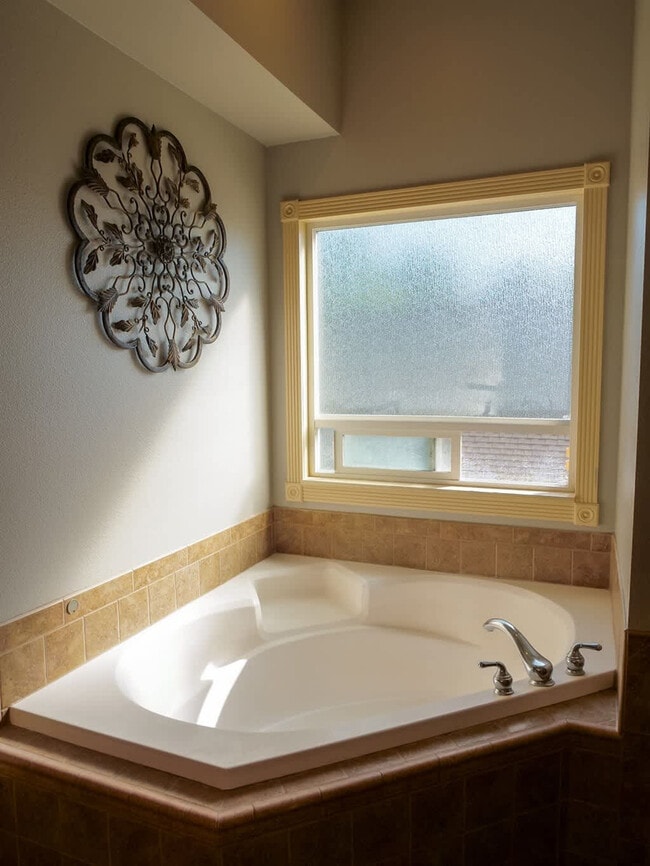 Building Photo - 151 Cub St W