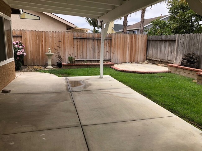 Building Photo - Beautiful East End Ventura Home