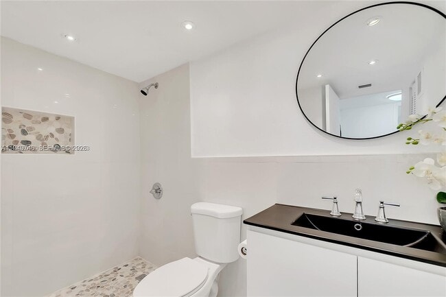 Building Photo - 8180 Geneva Ct