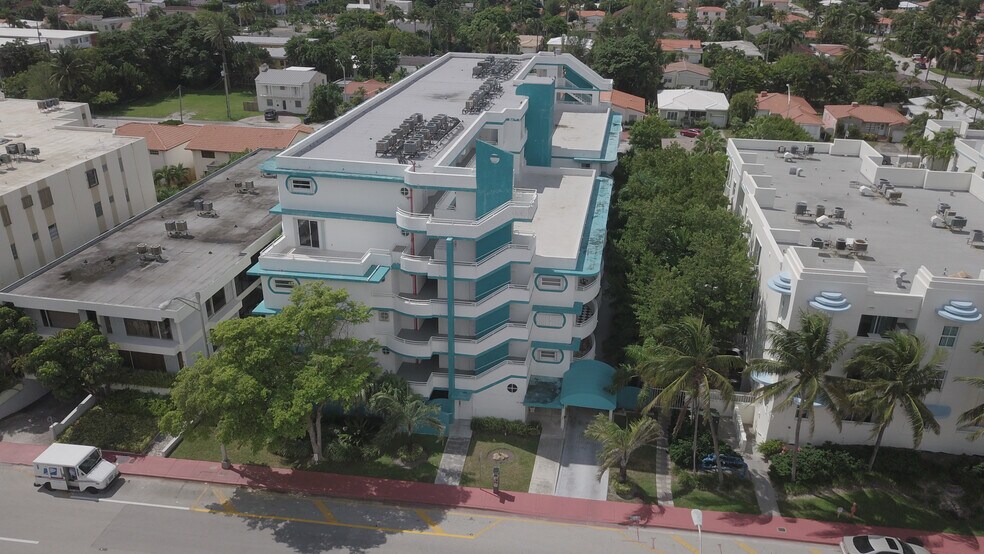 Building Photo - 9156 Collins Ave