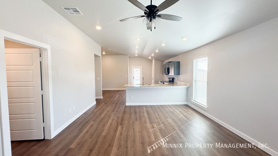 Building Photo - 2156 Kokomo Ave